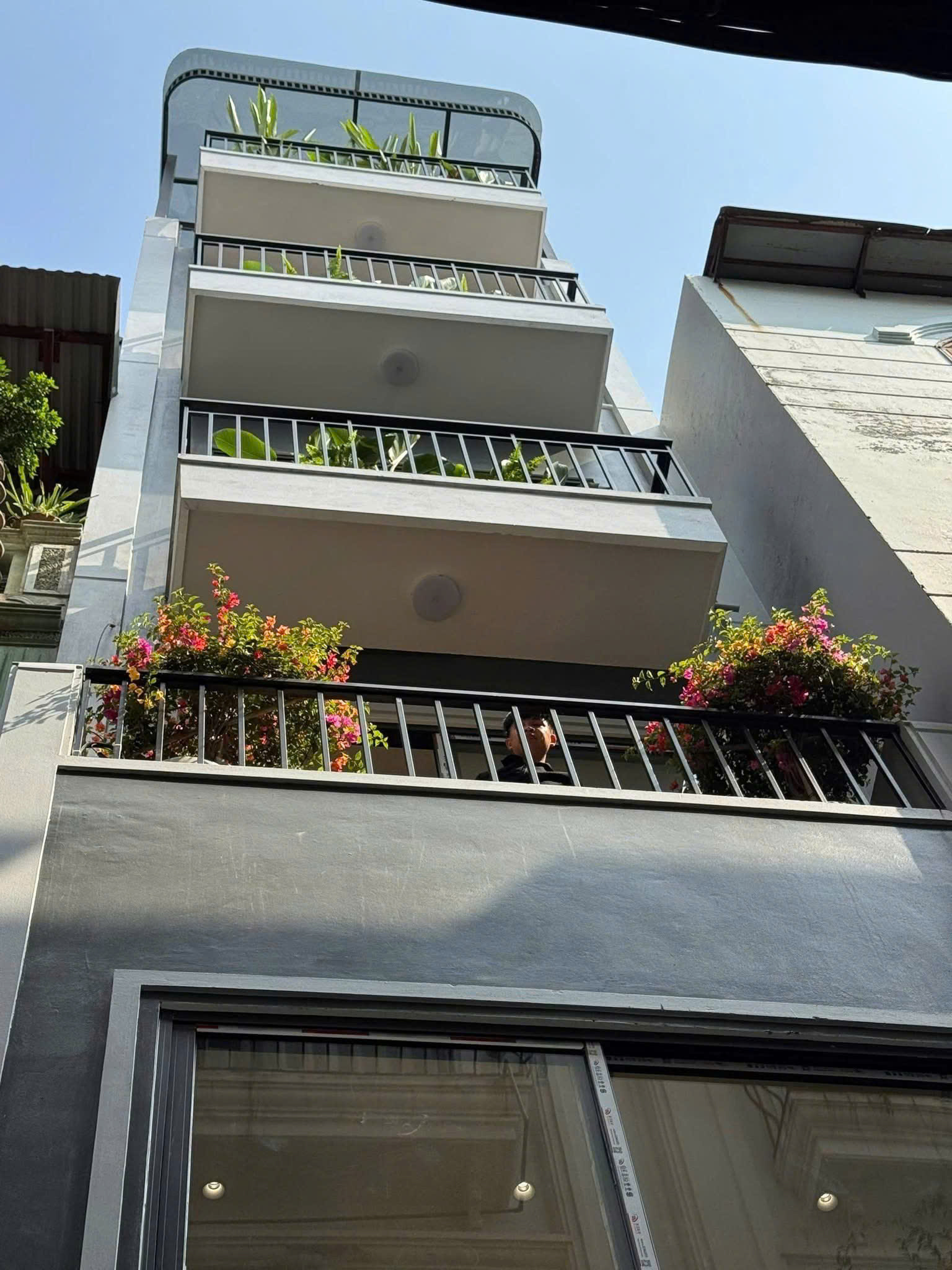 bán nhà bồ đề - 6 tầng thang máy - ô tô đỗ cửa - sát hồ 15997494