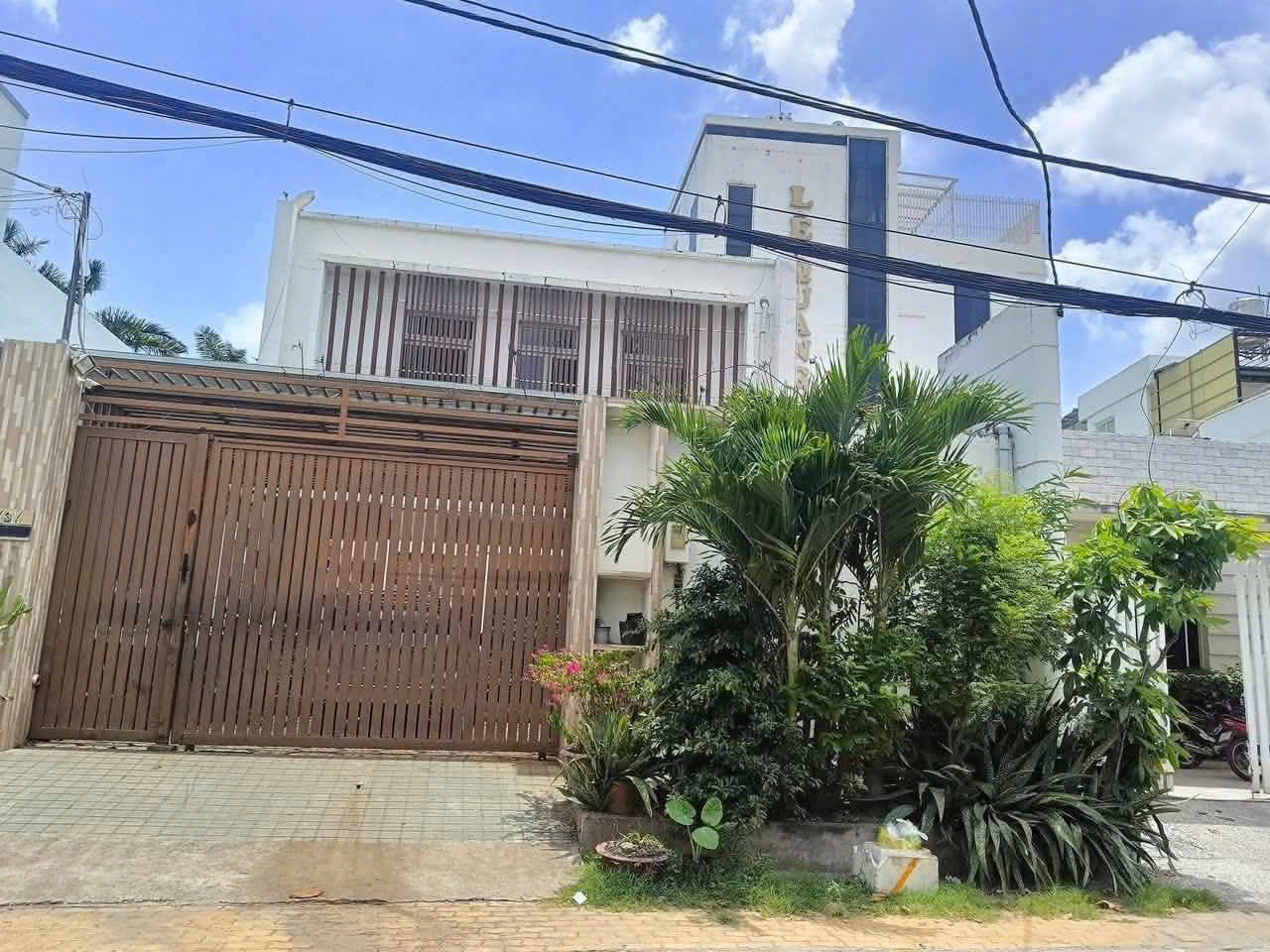 BÁN NHÀ SHR (10x37) – MẶT TIỀN BÀ TRIỆU, HÓC MÔN – VỊ TRÍ ĐẸP NGAY BV HÓC MÔN 15997500