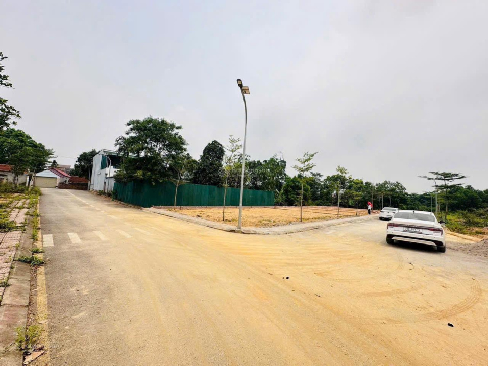 Cần bán 150m2 thôn nhòn Tiến Xuân đối diện cổng số 2 đhqg, cạnh xanh vila xây trọ 15997548