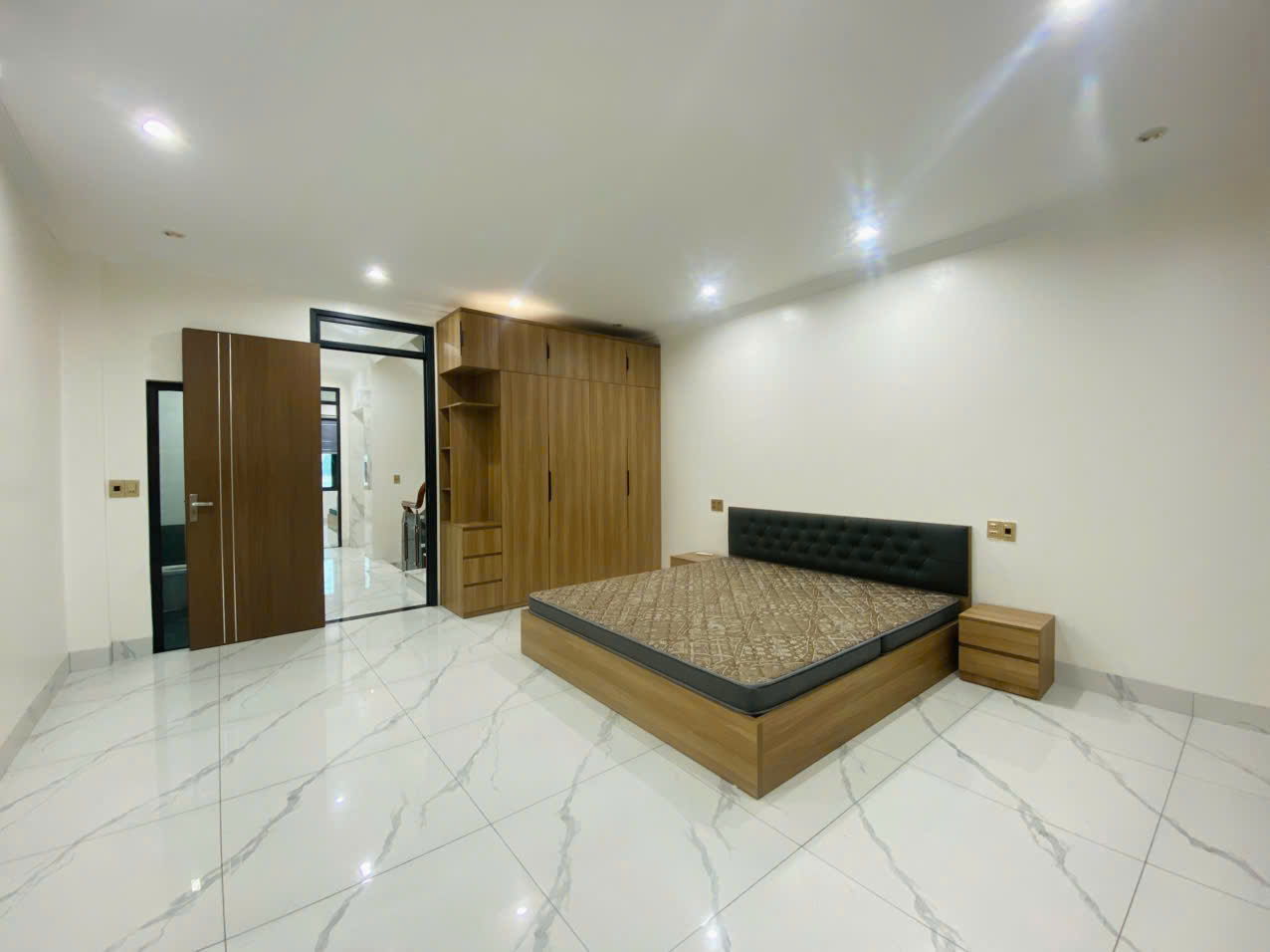 CHO THUÊ NHÀ 6 PHÒNG NGỦ - VÕ CƯỜNG SẴN THANG MÁY 15997619