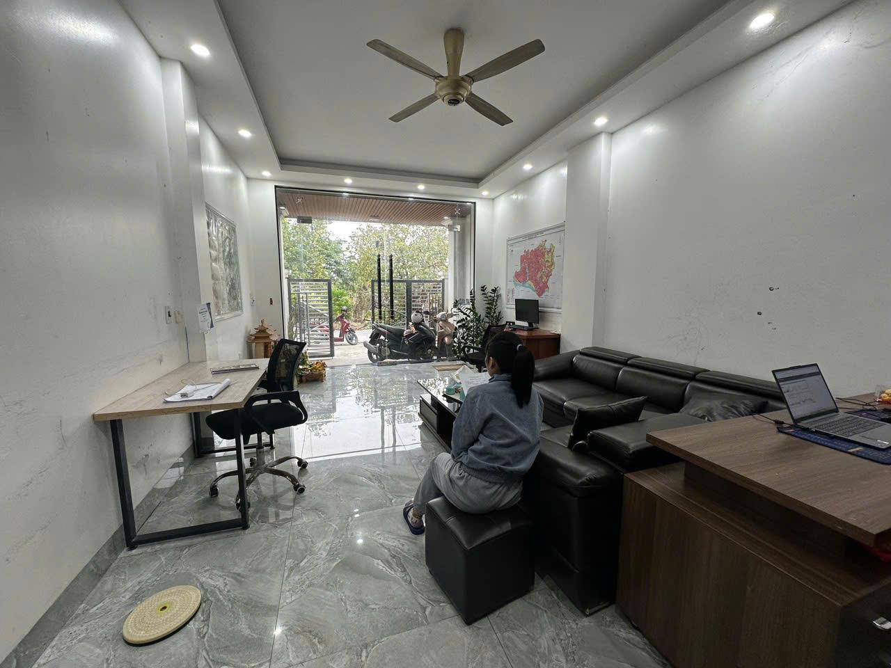 CỰC PHẨM - 4 TẦNG VÂN TRÌ - VÂN NỘI - MẶT PHỐ Ô TÔ TRÁNH - KD 15997621