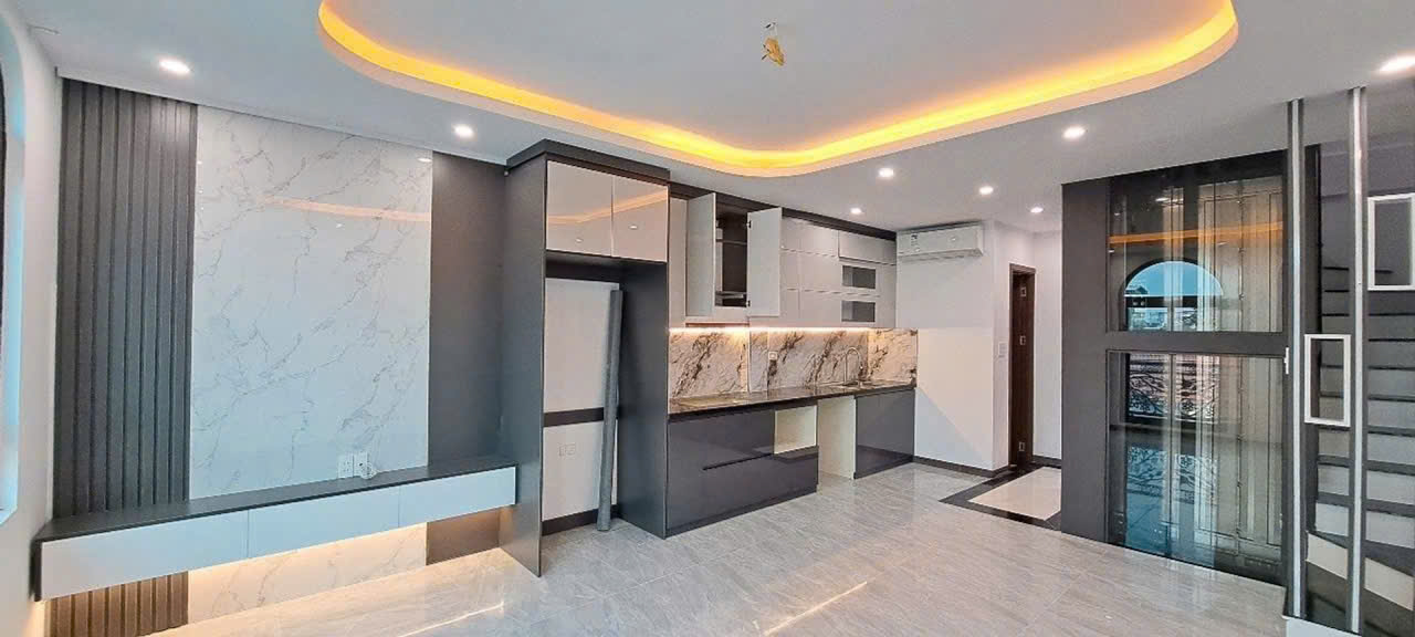 🔥 HIẾM! NHÀ ĐẸP TRUNG TÂM HỒ THẠCH BÀN – THANG MÁY – Ô TÔ ĐỖ CỔNG 🔥 15997623