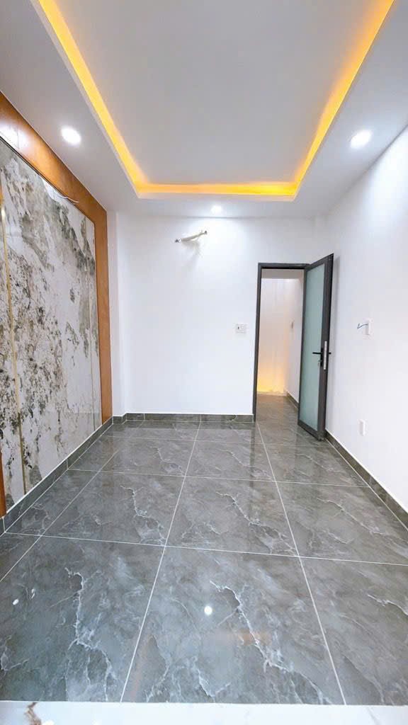 ĐOÀN VĂN BƠ – NHÀ 3 TẦNG NHỎ XINH – XÁCH VALI VÀO Ở NGAY💰 Giá chính chủ: 3.5 TỶ – bớt Lộc Cách hẻm 15997628