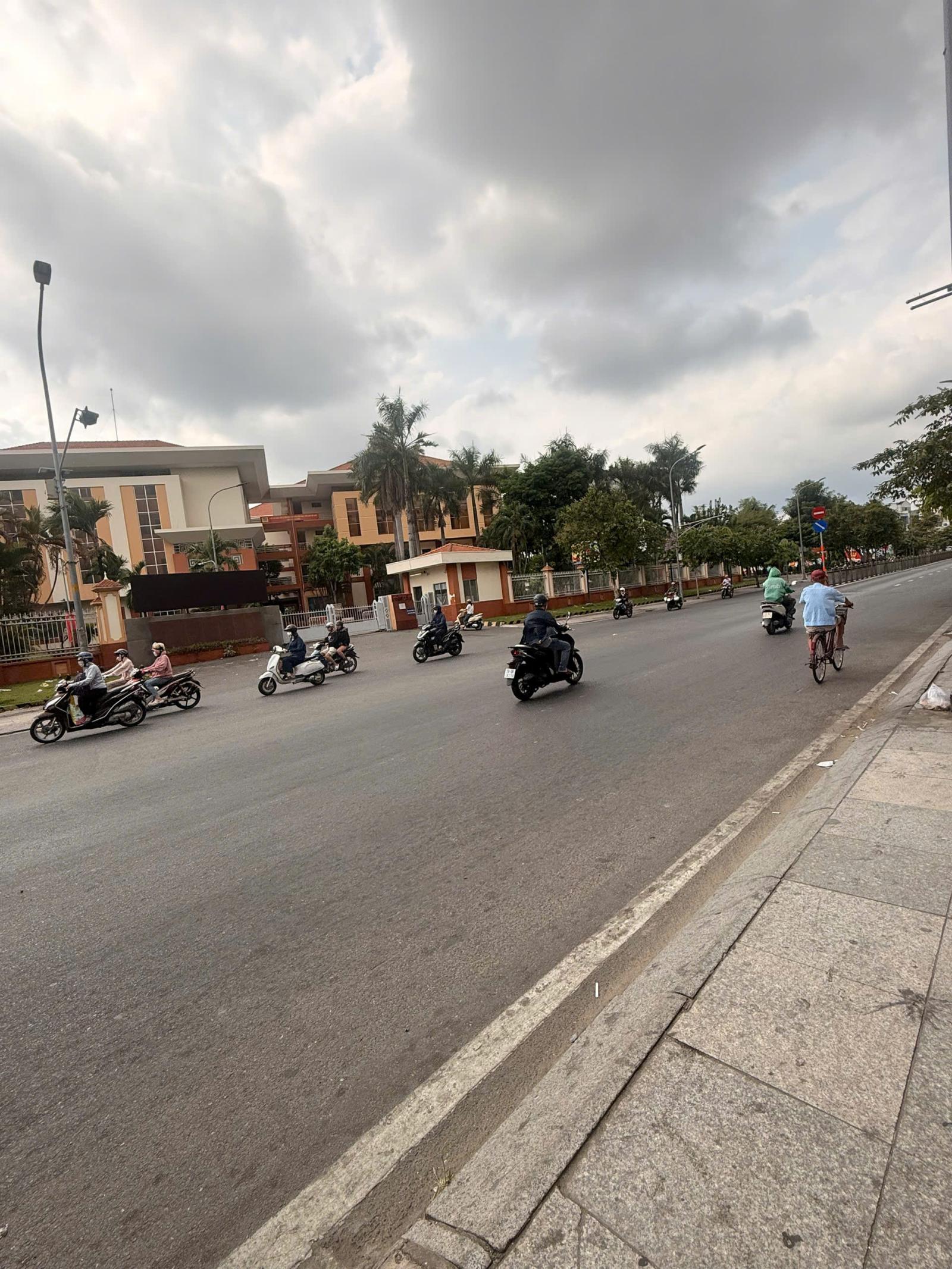 
BÁN NHÀ  - HẺM THÔNG 6M – 4.2X22M2 – 2 TẦNG – LŨY BÁN BÍCH – TÂN PHÚ
 15997679