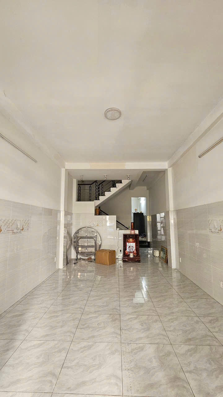 NGỘP BANK BÁN GẤP NHÀ 2 MẶT TIỀN  4x 18 –HXH 10m, TPHCM 15997689