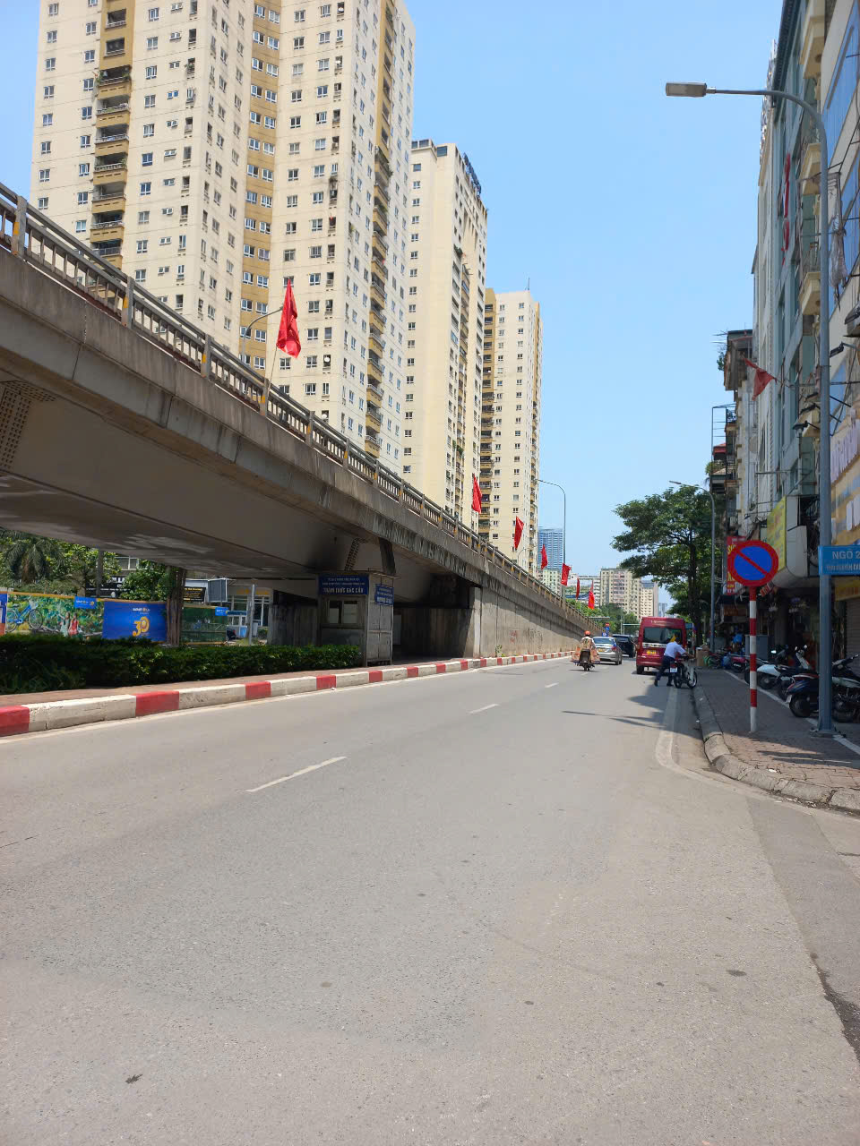 BÁN NHÀ NGUYỄN CHÁNH, CẦU GIẤY, PHÂN LÔ VỈA HÈ 62M2 MT4.2, OTO TRÁNH, KINH DOANH, HƠN 30 TỶ 15997695