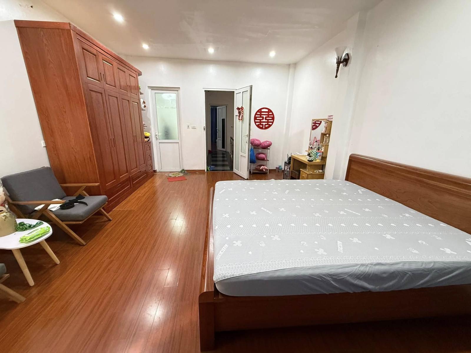 BÁN NHÀ NGUYỄN CHÁNH, CẦU GIẤY, PHÂN LÔ VỈA HÈ 62M2 MT4.2, OTO TRÁNH, KINH DOANH, HƠN 30 TỶ 15997695