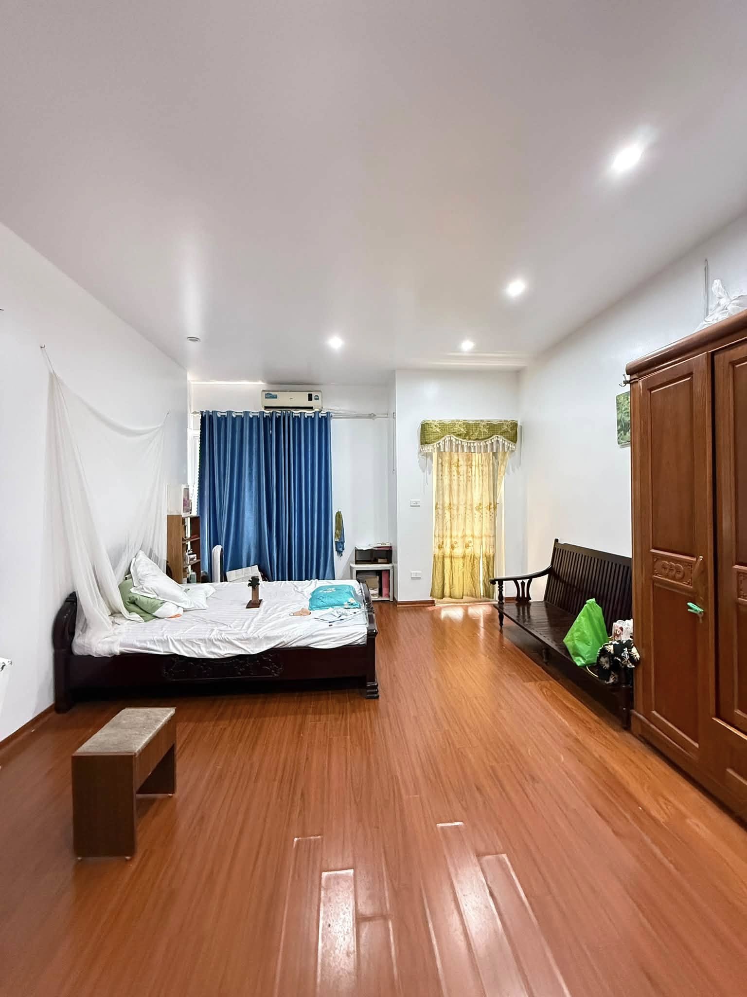 BÁN NHÀ NGUYỄN CHÁNH, CẦU GIẤY, PHÂN LÔ VỈA HÈ 62M2 MT4.2, OTO TRÁNH, KINH DOANH, HƠN 30 TỶ 15997695