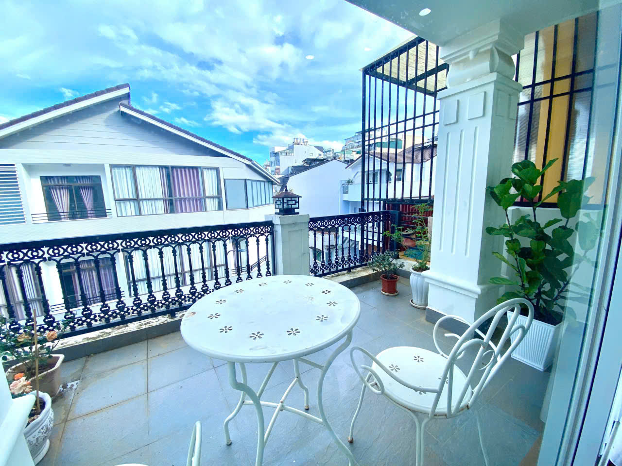 BÁN KHÁCH SẠN ĐẸP TRUNG TÂM ĐÀ LẠT – ĐƯỜNG NGUYỄN THỊ NGHĨA 15997816