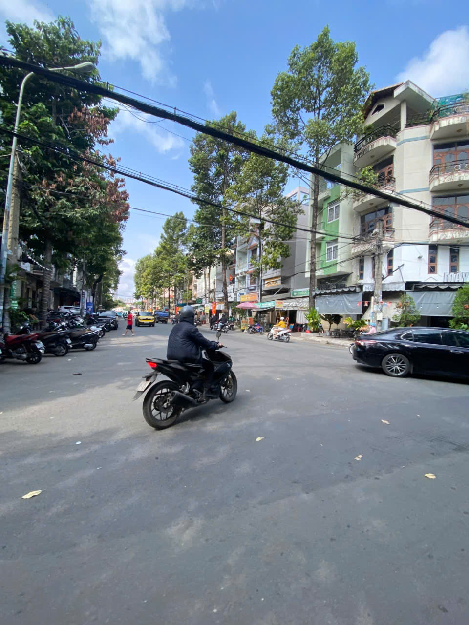 Bán khách sạn đường 15m Bình Thạnh, 5x40, 12PN, gần ĐH Hutech, giá ngộp 26.5 tỷ 15997817