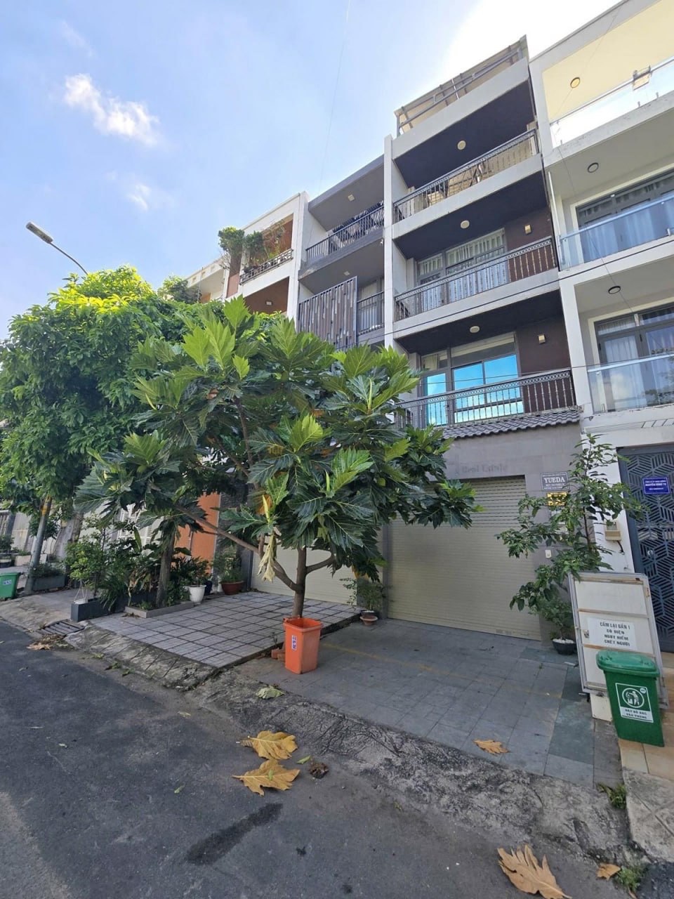 Bán khách sạn đường 15m Bình Thạnh, 5x40, 12PN, gần ĐH Hutech, giá ngộp 26.5 tỷ 15997817