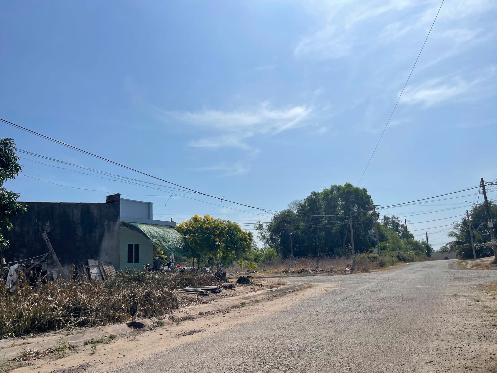 Bán lô gốc ngay KDC sát dự án 577 Tân Phước - LaGi gần Biển giá ngộp 15997834