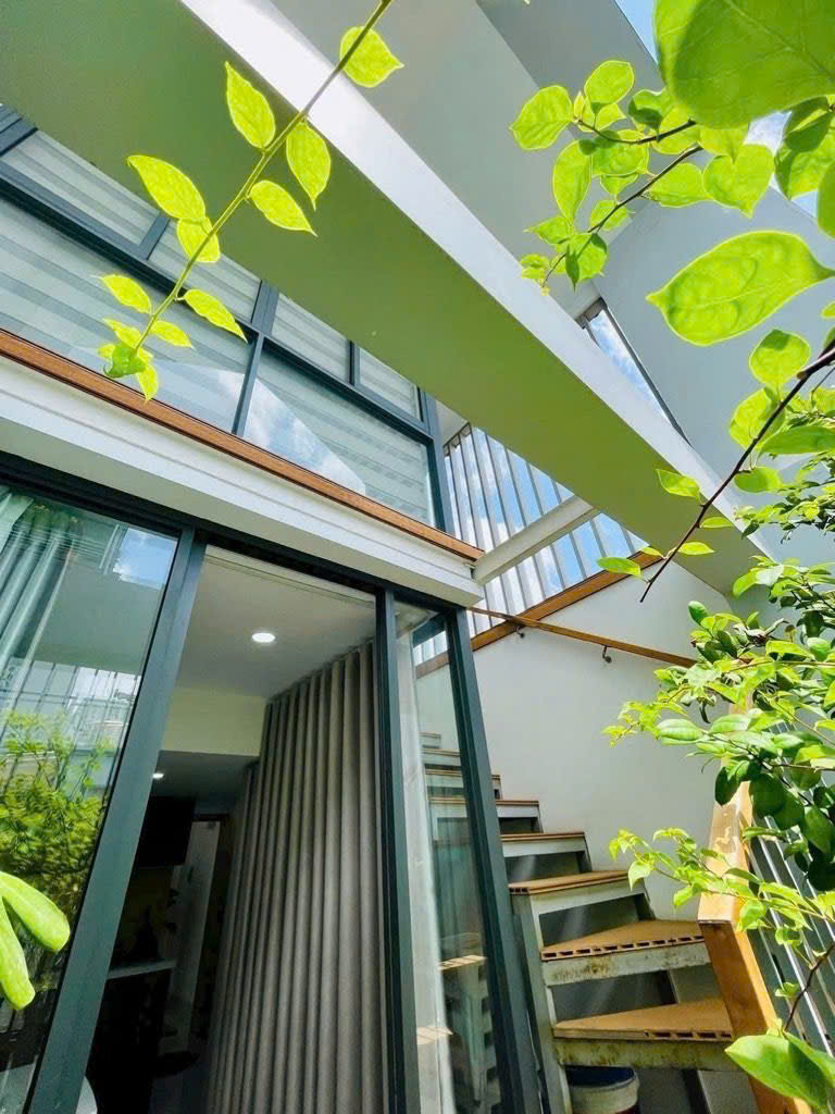 BÁN NHÀ 5 TẦNG MỚI - MẶT TIỀN XE HƠI ĐẬU CỬA Đ.NGUYỄN THIỆN THUẬT, QUẬN 3- KHU VIP PHÂN LÔ BÀN CỜ 15997855