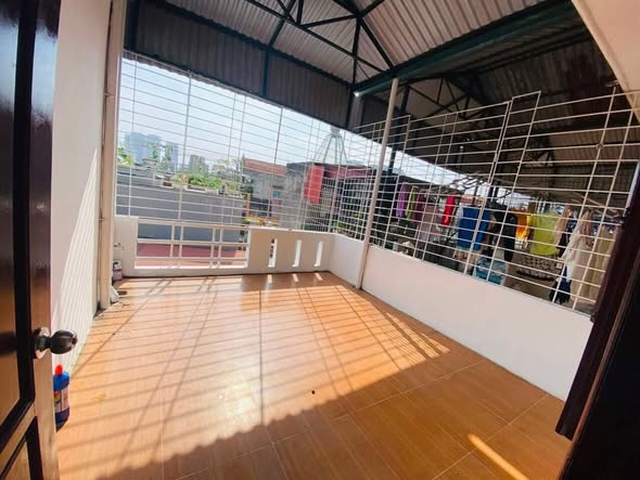 HOA HẬU LẠC TRUNG DUY NHẤT CÒN SÓT LẠI 15997867