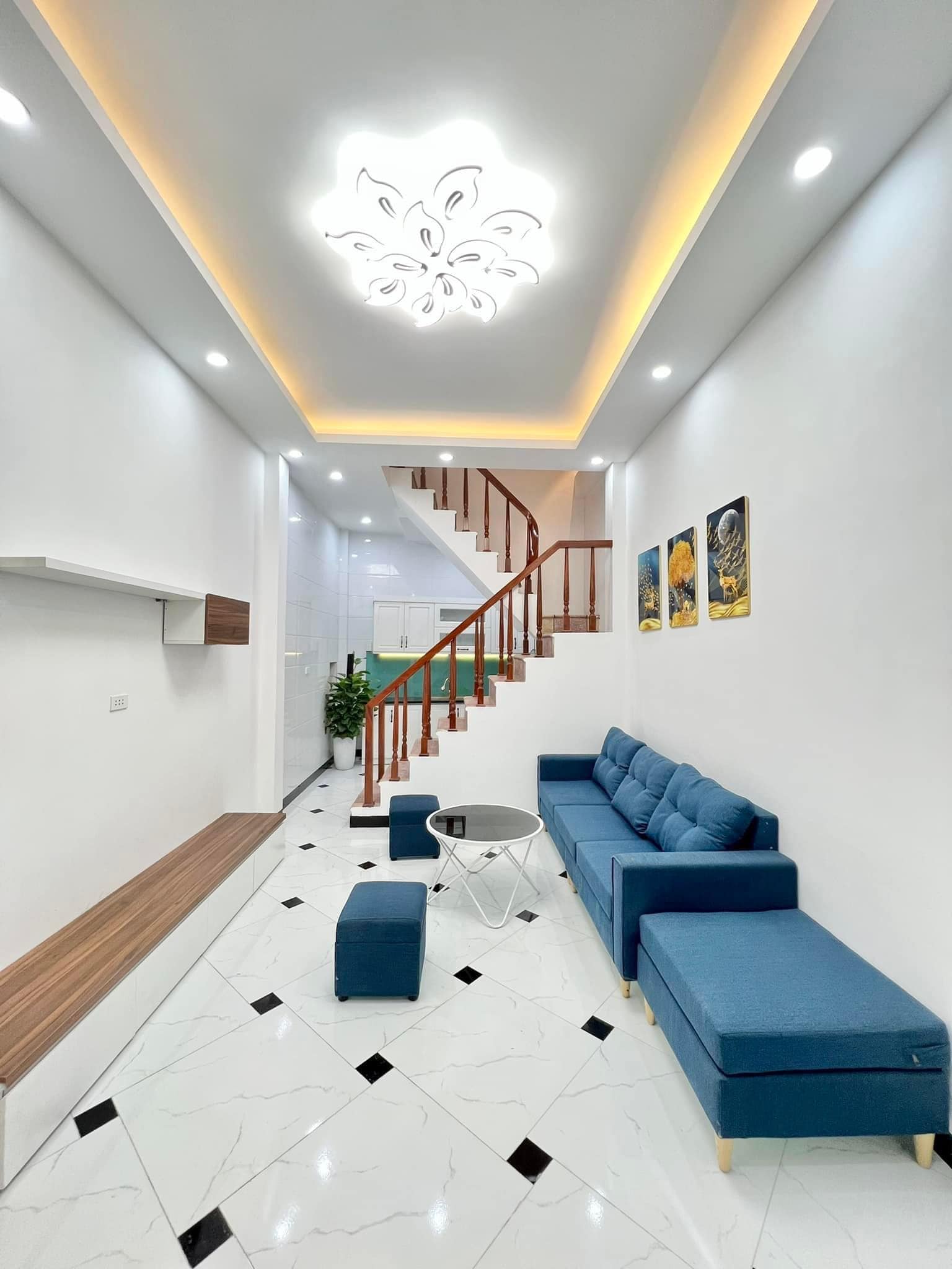 HOA HẬU LẠC TRUNG DUY NHẤT CÒN SÓT LẠI 15997867