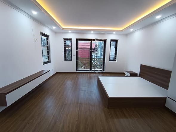 HOA HẬU LẠC TRUNG DUY NHẤT CÒN SÓT LẠI 15997867