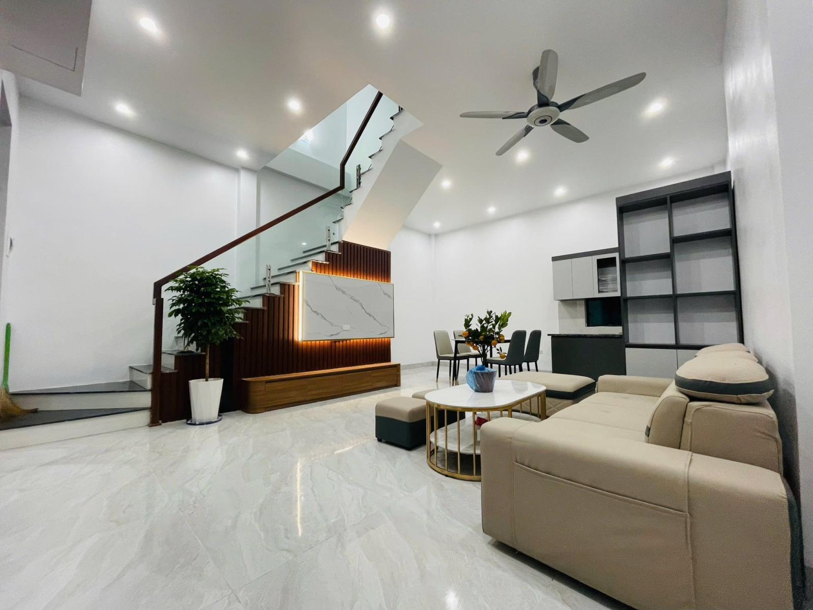 Bán căn nhà 3 tầng ngõ phố Phan Chu Trinh, ph Nhị Châu, TP HD, 42m2, mt 5m, 3 ngủ, 3 vs 15997881