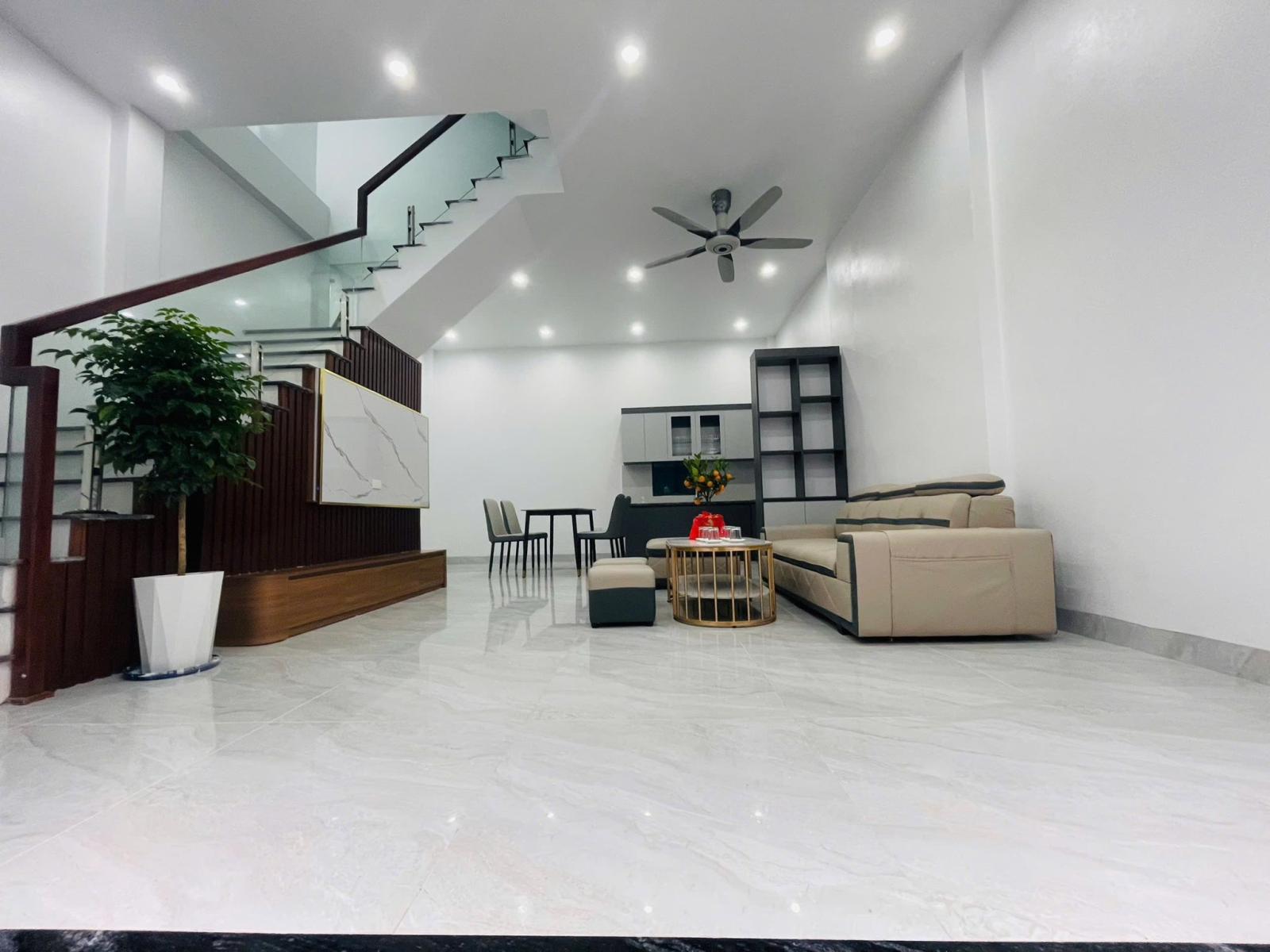 Bán căn nhà 3 tầng ngõ phố Phan Chu Trinh, ph Nhị Châu, TP HD, 42m2, mt 5m, 3 ngủ, 3 vs 15997881