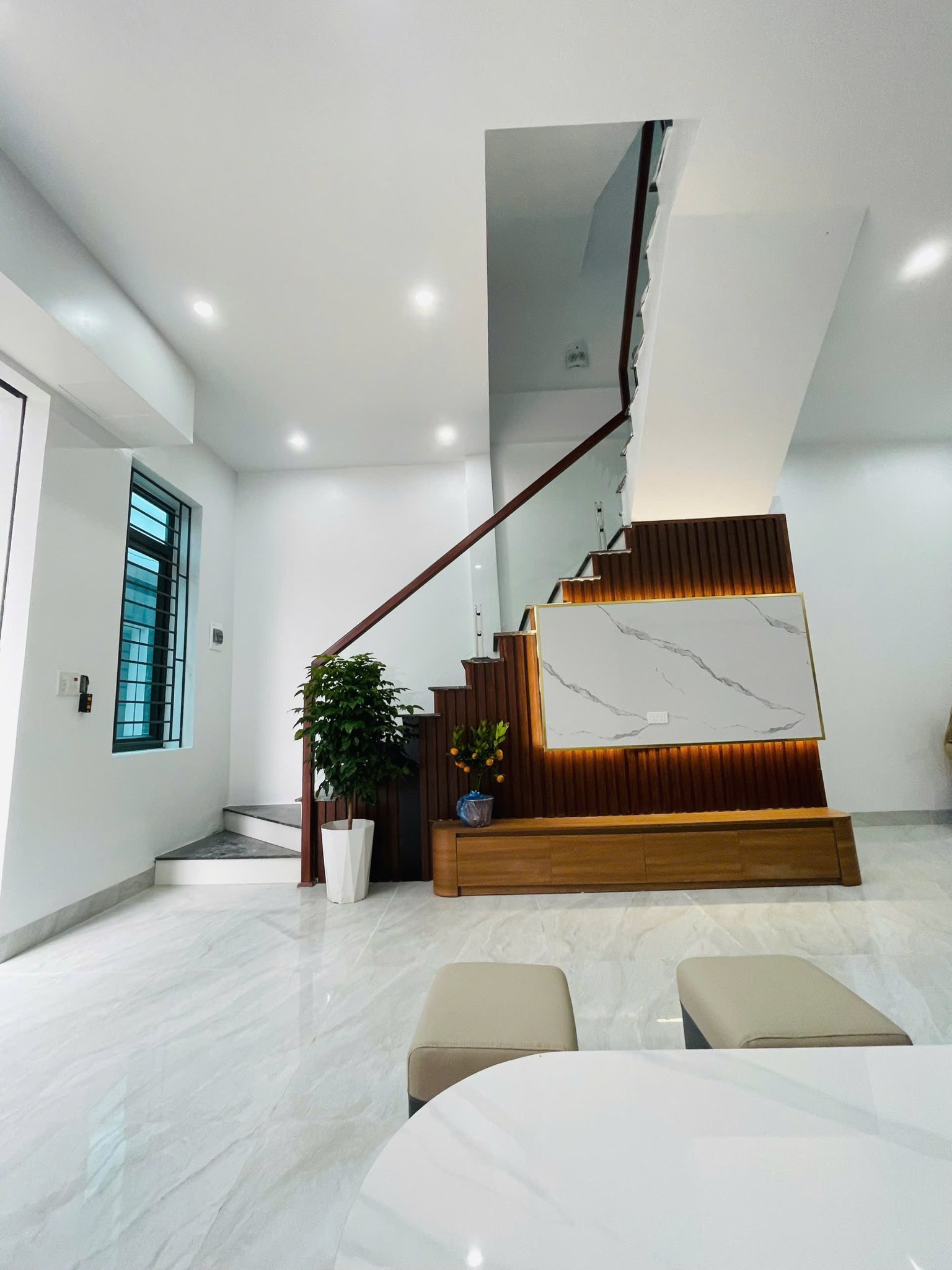 Bán căn nhà 3 tầng ngõ phố Phan Chu Trinh, ph Nhị Châu, TP HD, 42m2, mt 5m, 3 ngủ, 3 vs 15997881