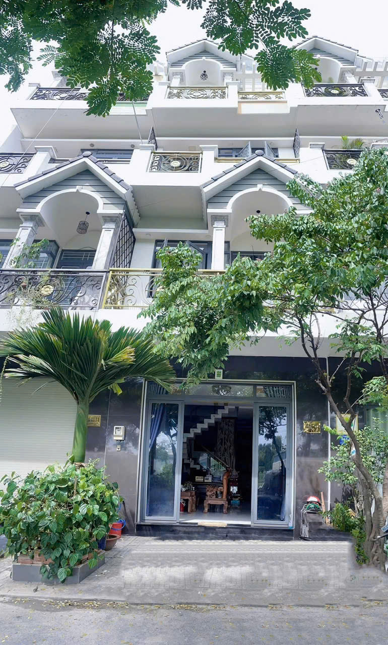 BÁN NHÀ 3 LẦU + 2 SÂN THƯỢNG – KHU PHÂN LÔ ĐƯỜNG 13M – LÊ THỊ RIÊNG, Q.12 15997889