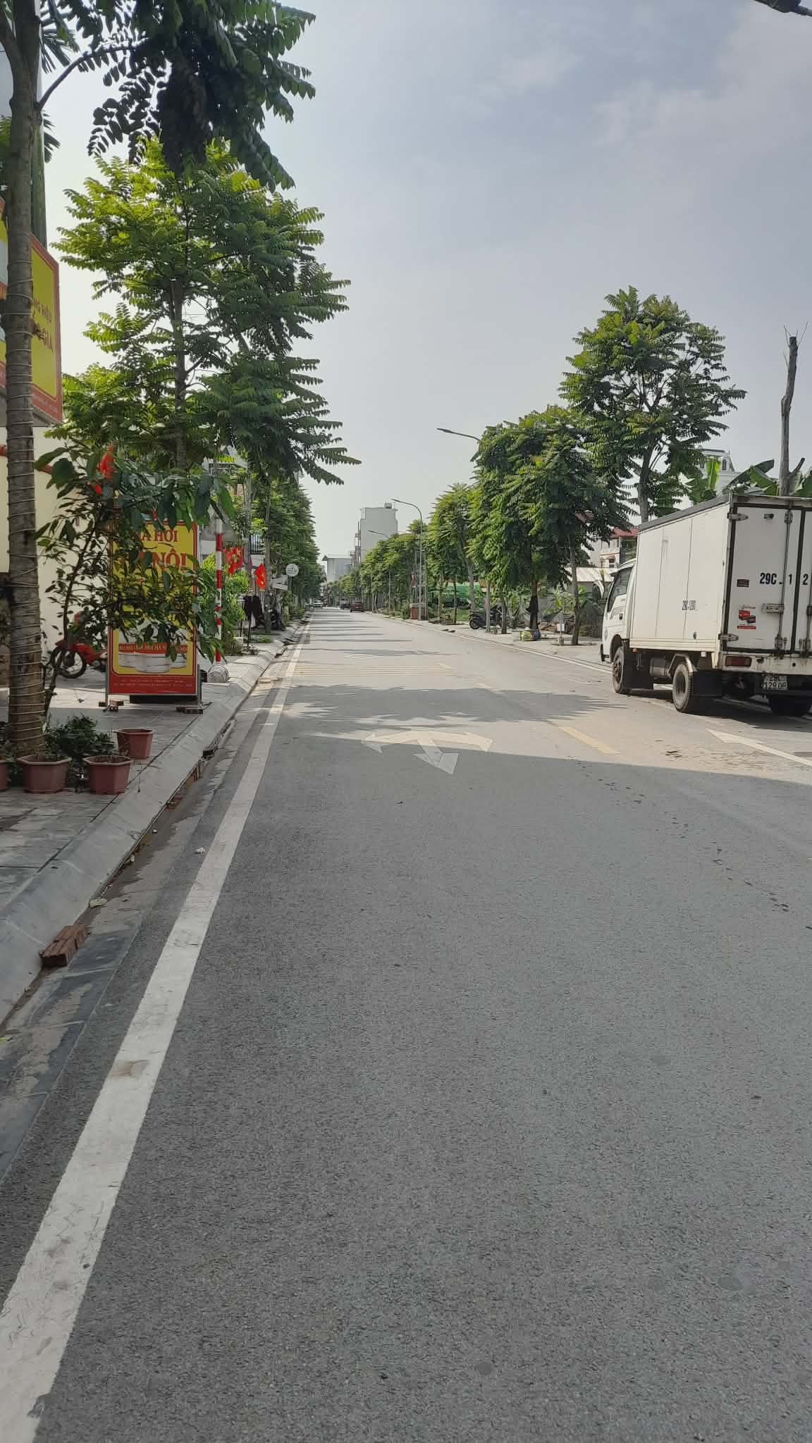 Mặt phố lô góc Container vào - làm văn phòng kho xưởng 305m2 mặt tiền 12m 39 tỷ Long Biên 
 15997906