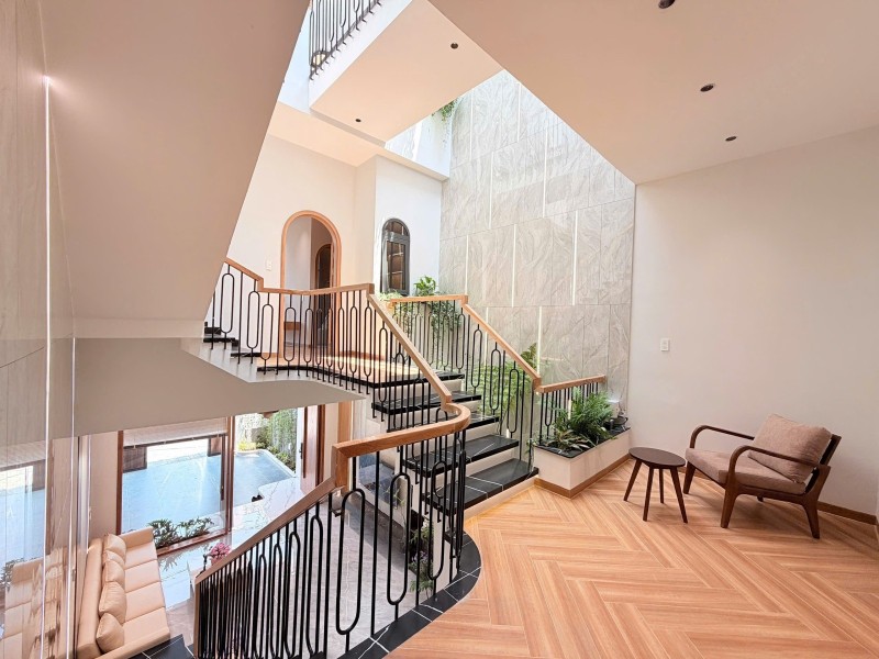 Bán nhà 3 tầng Lỗ Giáng Hòa Xuân, 100m2, gần CV Văn Tiến Dũng, giá 7.99 tỷ 15997913