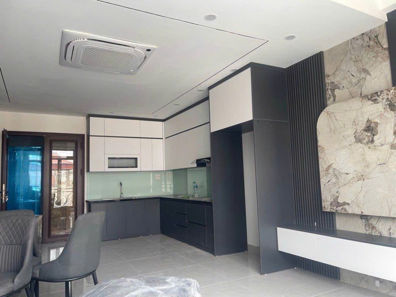 🔥 55M2 NHÀ ĐẸP THẠCH BÀN – FULL NỘI THẤT – GARA Ô TÔ – THANG MÁY 🔥 15997992