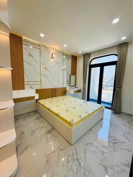 B.Á.N NHÀ MỚI XÂY - 1 TRỆT 2 LẦU + TUM THANG - NGANG 6.4m - GIÁ 6.49TỶ 15997993