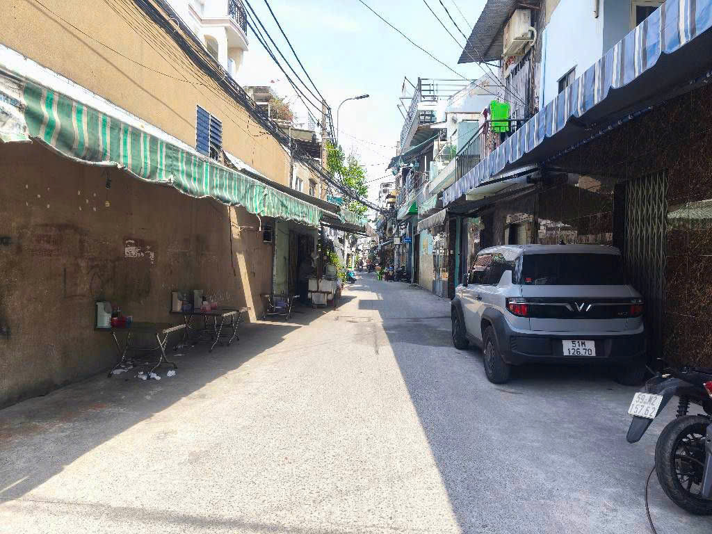 Nhà sát Tân Phú - ngay Bốn Xã - chỉ 3.2 tỷ(tl) - 2 tầng - 2 phòng ngủ - nhà mới vào ở ngay 15998050