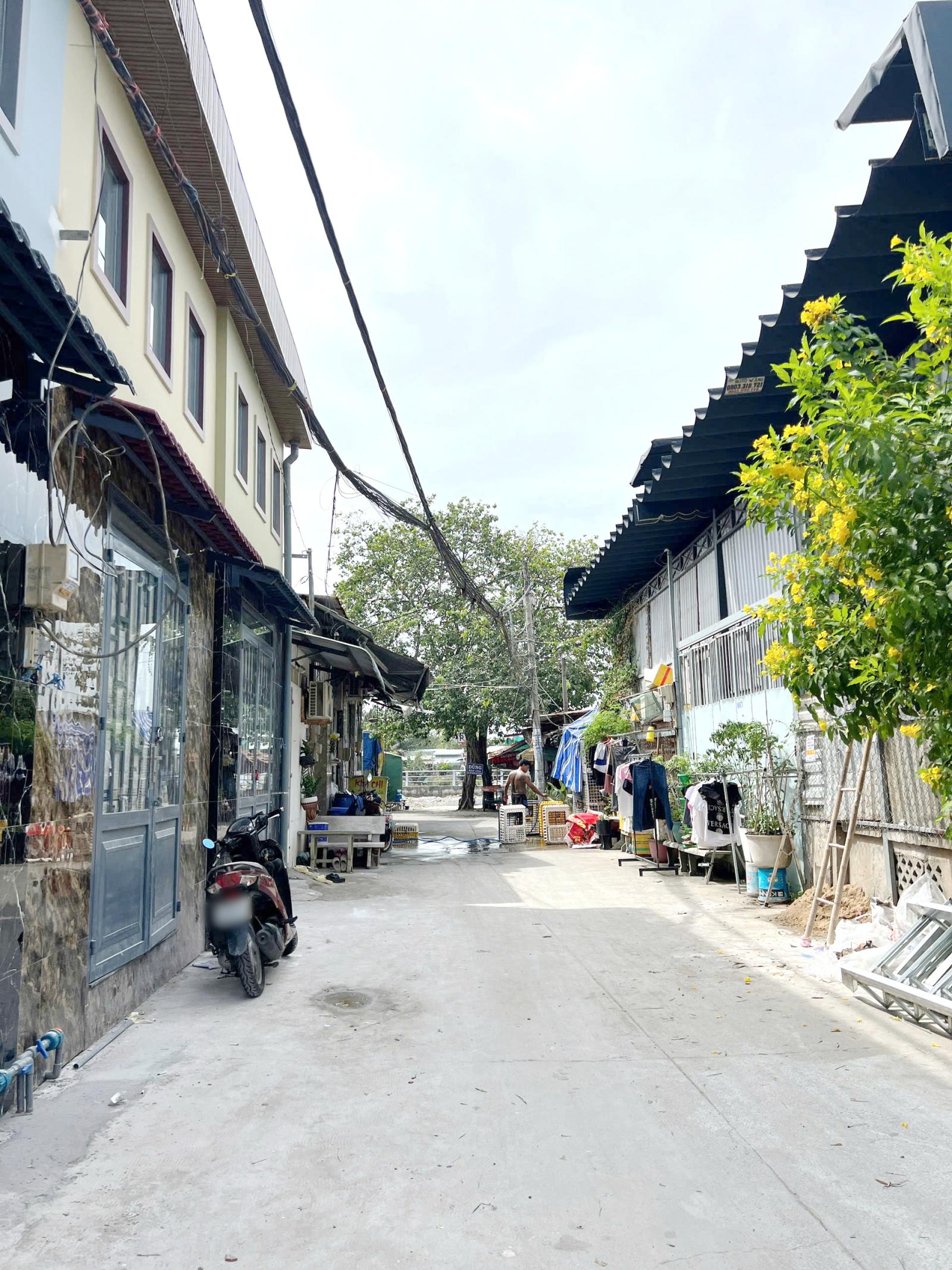 Nhà mới 2 tầng hẻm thẳng C4 đường Phạm Hùng,Bình Hưng 15998059