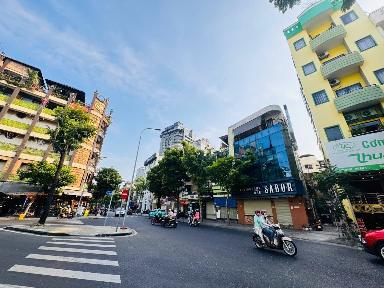 BÁN NHÀ 4 TẦNG MẶT TIỀN Đ.YERSIN, QUẬN 1- NGANG KHỦNG 15M*21M- SẴN HDT 1 PHẦN NHỎ QUÁN BAR 90TR/TH- 15998061