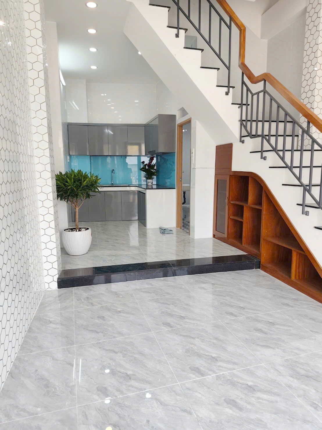 Nhà mới 4 tầng mặt tiền đường Ụ Cây P10 Q8. Giá: 5.8 tỷ 15998099