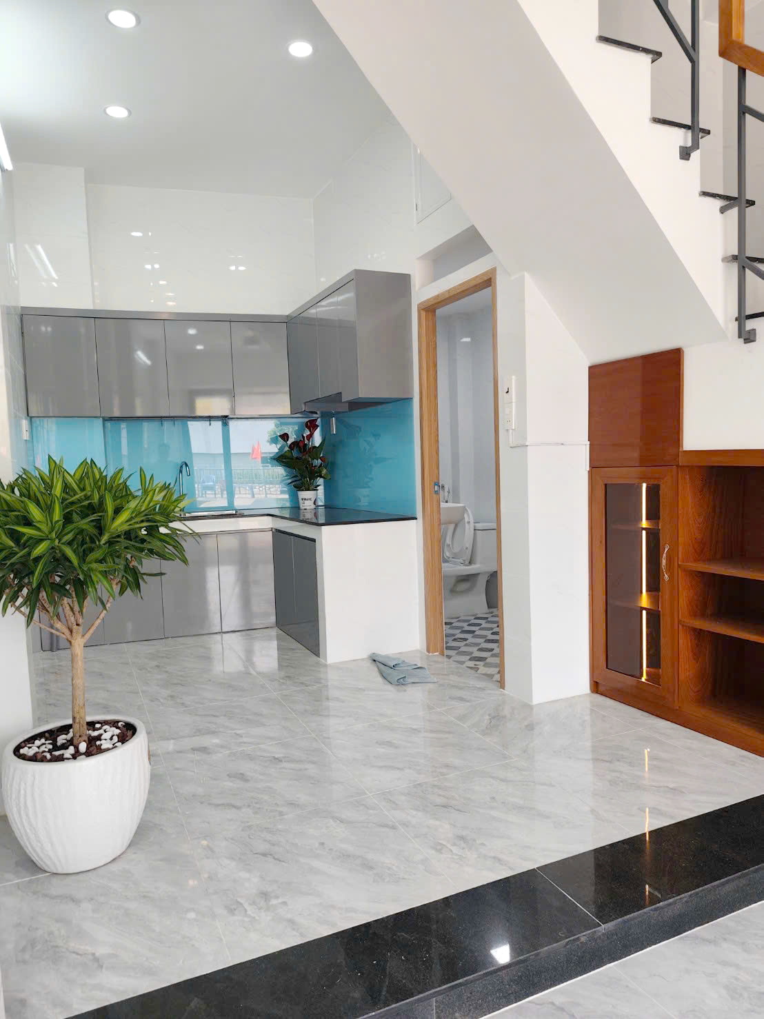 Nhà mới 4 tầng mặt tiền đường Ụ Cây P10 Q8. Giá: 5.8 tỷ 15998099