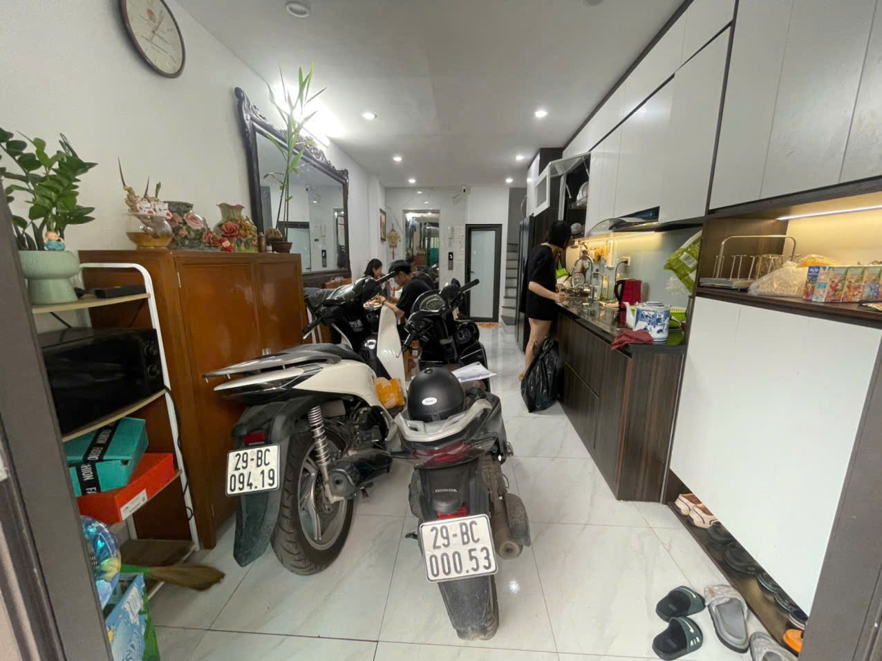 Nhà mới, 6 tầng thang máy, thiết kế hiện đại - View phố, chợ Bưởi cực đẹp - Lạc Long Quân, Cầu Giấy 15998139