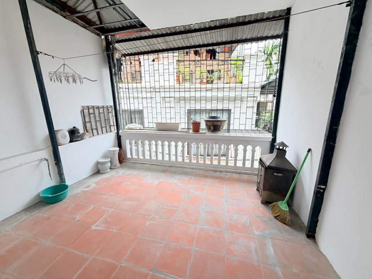 CHỈ HƠN 8 TỶ SỞ HỮU NHÀ HIẾM ĐỘI CẤN - 2 THOÁNG - NGÕ THÔNG - 4 TẦNG ĐẸP LONG LANH 
 15998184