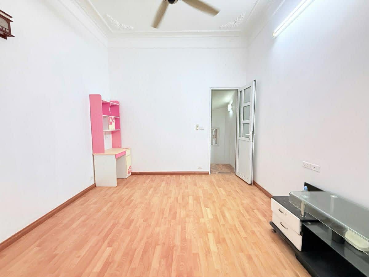 CHỈ HƠN 8 TỶ SỞ HỮU NHÀ HIẾM ĐỘI CẤN - 2 THOÁNG - NGÕ THÔNG - 4 TẦNG ĐẸP LONG LANH 
 15998184