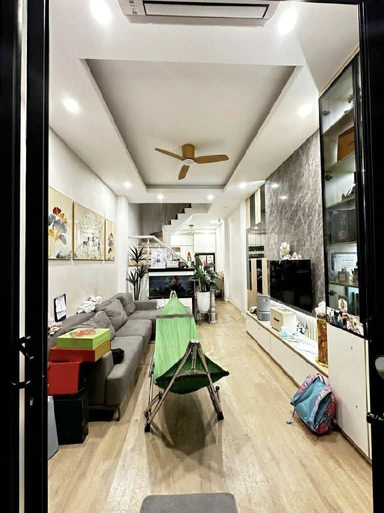 BÁN GẤP NHÀ THỤY KHUÊ TT TÂY HỒ GIÁP RANH CẦU GIẤY KD 45M X 4 TẦNG 10 TỶ 8

 15998193