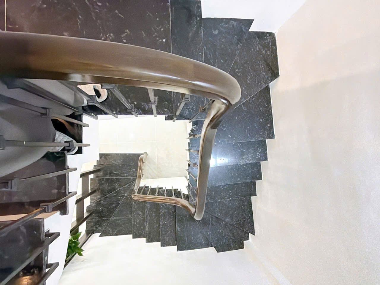   CẦN GÌ CHỜ BÓNG WC LĂN VÌ ĐÂY LÀ CĂN SIÊU PHẨM ĐỐNG ĐA   15998197
