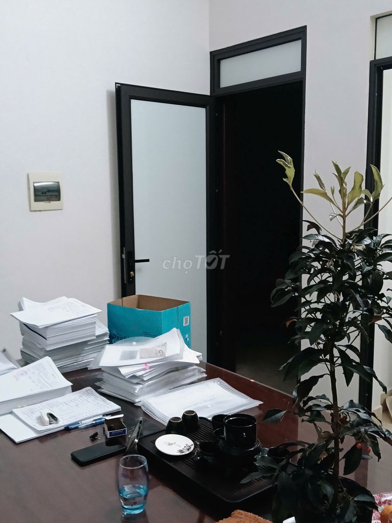 Cho thuê văn phòng tầng 1 tại chung cư Láng Hạ 15998225