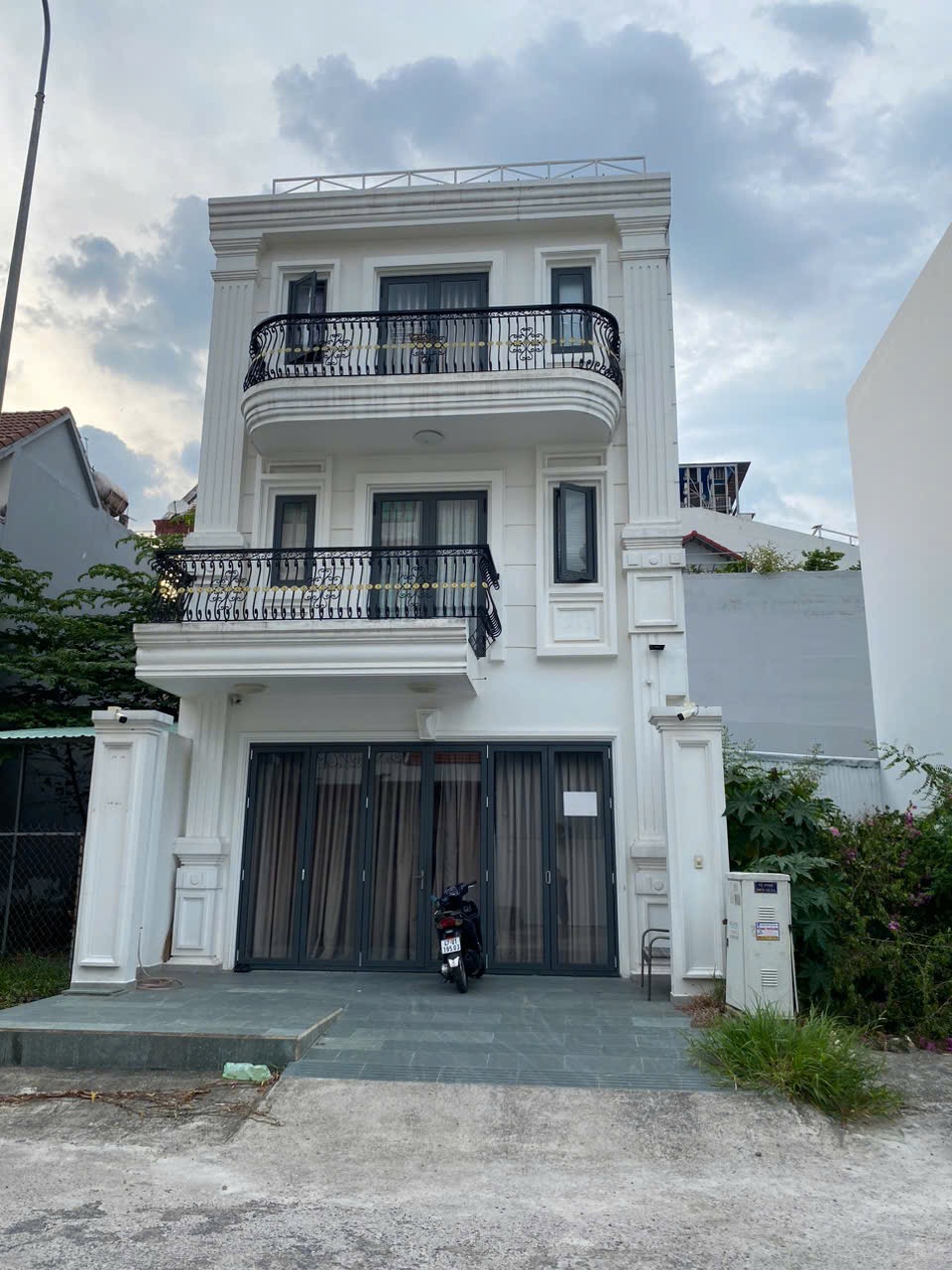 Nhà 4 tầng đường số 8 khu bên sông Hiệp Bình Chánh, DT 115,5m2 (6,8 x 17) giá 17,6 tỷ TL 15998240