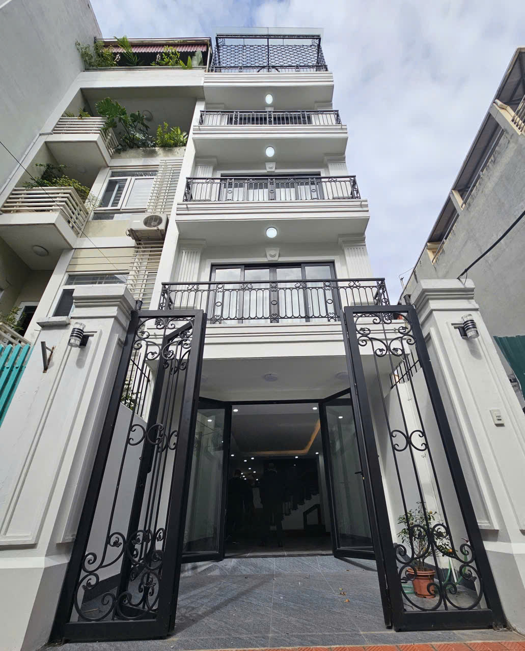 Bán nhà quận Long Biên - Hồng Tiến 71m² – 5T – Thang máy – Ô tô vào nhà – 21.9 tỷ lh 0975124520 15998264