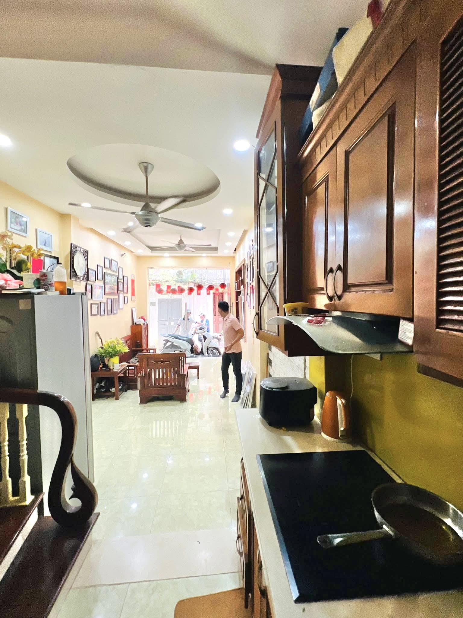 Bán nhà phố Kim Mã, Ba Đình, gần phố, ngõ thoáng sáng, dân xây, 35m, 5 tầng, 10.5 tỷ 15998277