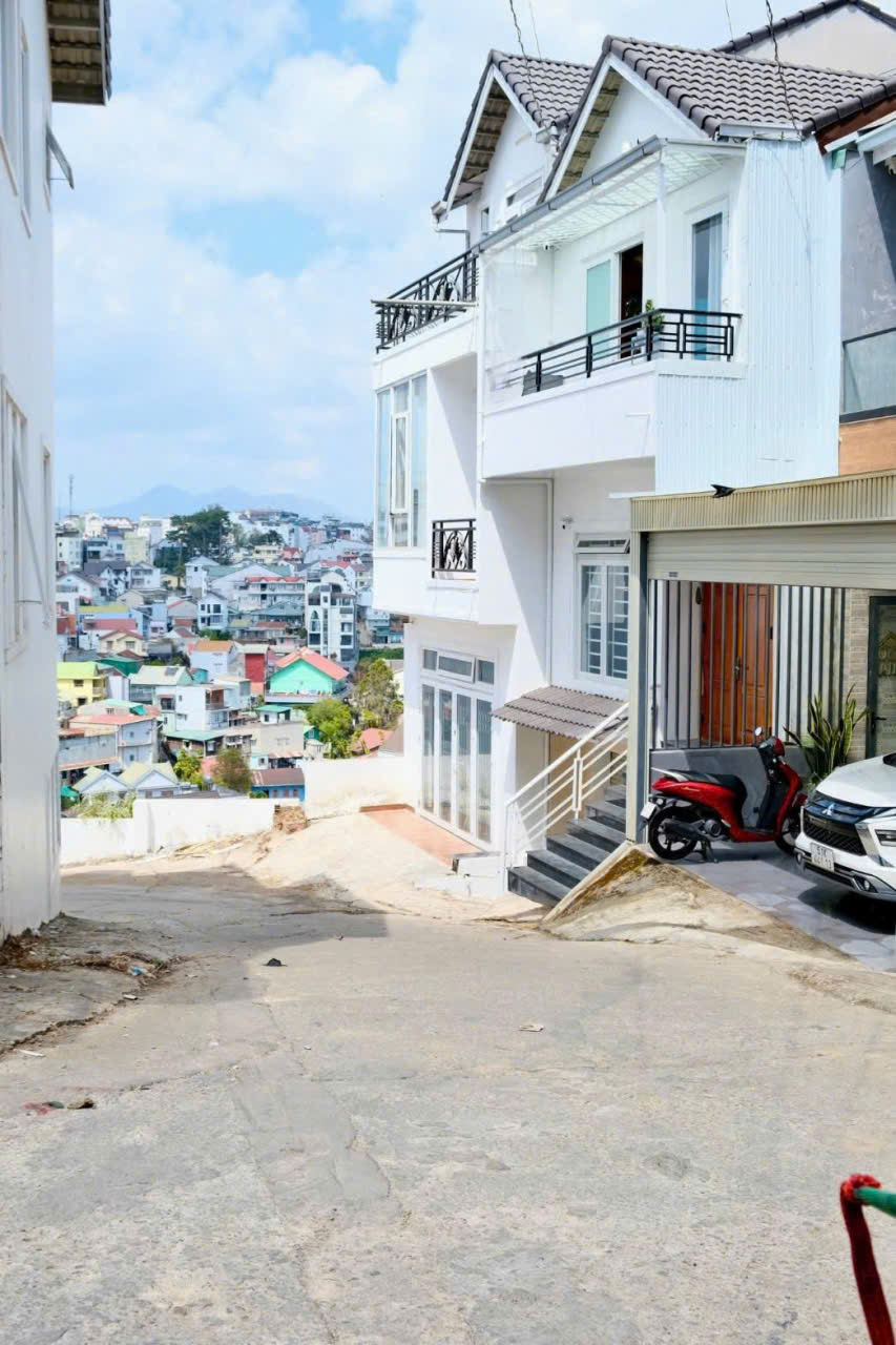 BÁN NHÀ HẺM Ô TÔ NGUYỄN TRUNG TRỰC – P. XUÂN HƯƠNG ĐÀ LẠT 15998335