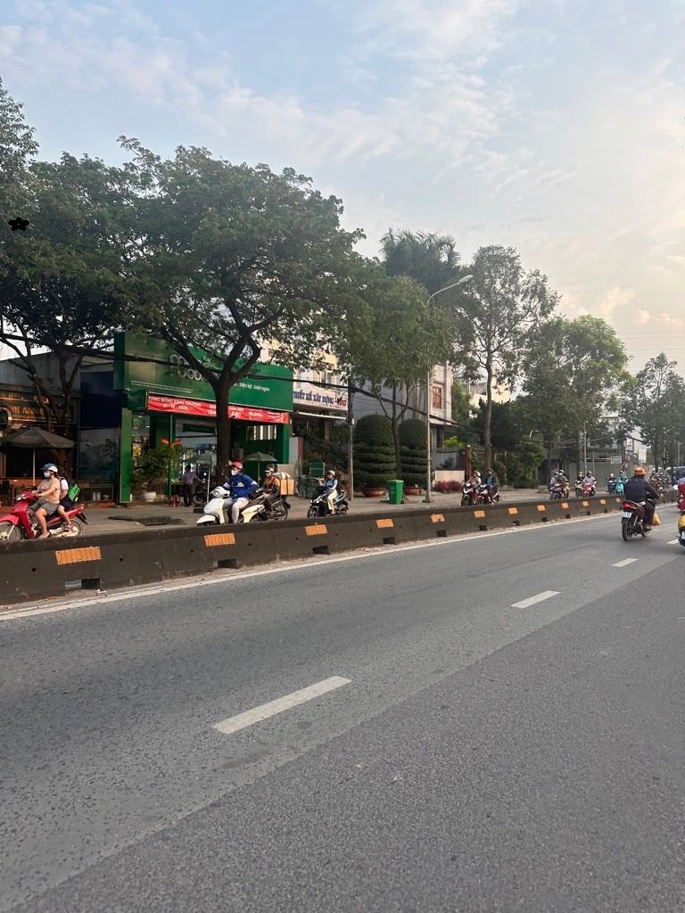 BÁN NHÀ MẶT TIỀN KÊNH TÂN HÓA (15m x 50m) – QUẬN TÂN PHÚ 15998377