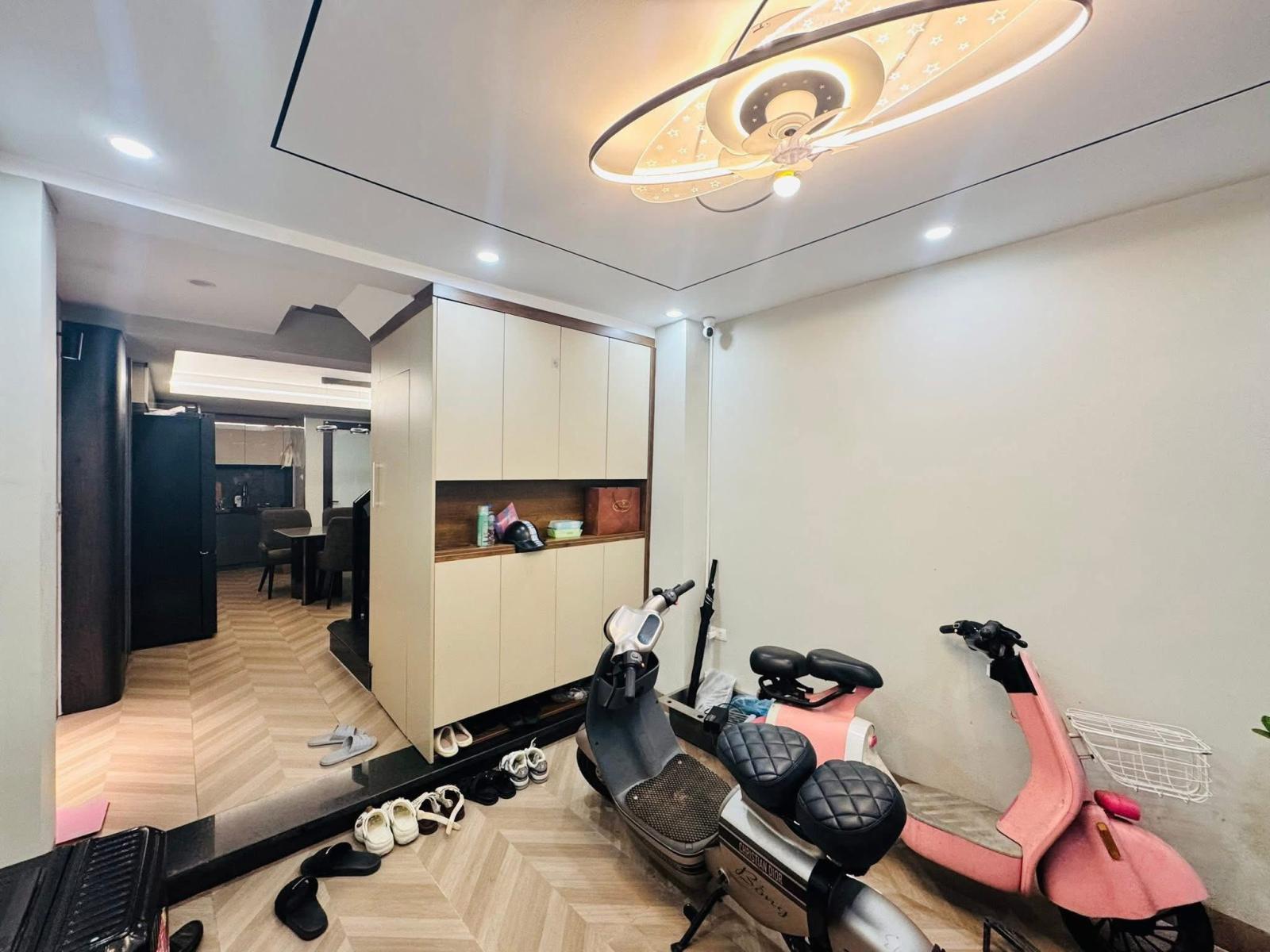 Bán nhà phố Giang Văn Minh, Ba Đình, dân xây, gần phố, hai thoáng, 37m, 5 tầng, 9.5 tỷ 15998379