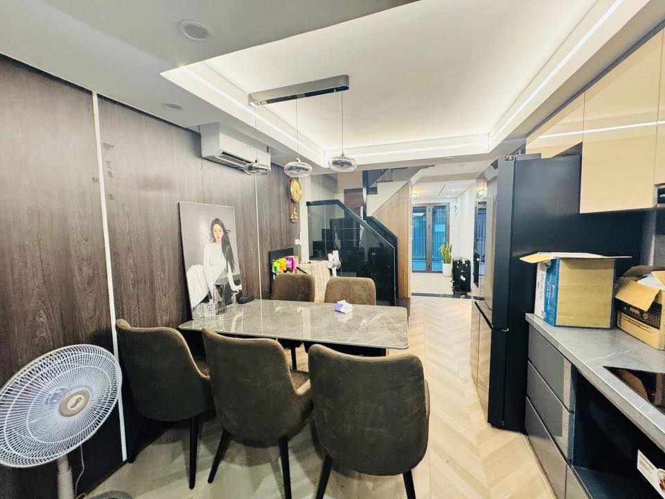 Bán nhà phố Giang Văn Minh, Ba Đình, dân xây, gần phố, hai thoáng, 37m, 5 tầng, 9.5 tỷ 15998379