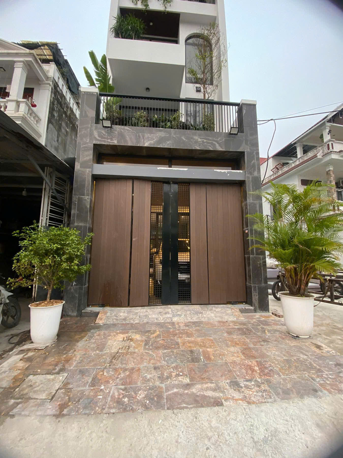 BÁN NHÀ 4,5 TẦNG TĐC HỒ SEN – THIÊN LÔI / KHÚC HẠO – CÓ THANG MÁY – GIÁ 10,5 TỶ 15998413