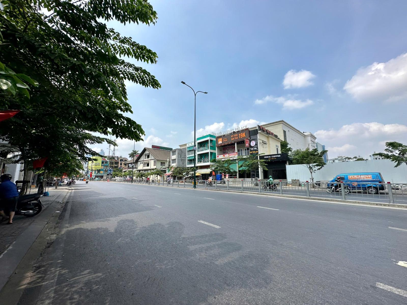 (Tin thật 100%) Bán tòa CHDV 178m2 x 30 phòng tại Dương Quảng Hàm - Dòng tiền 2,4 tỷ ~ 9,5%/năm 15998500