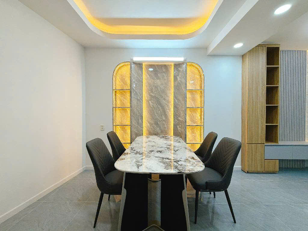 4 TÂNG - XE HƠI NGÚ TRONG NHÀ - KÊ BÊN PHÚ MỸ HƯNG - NHÀ MỚI VÀO Ở NGAY - Đ. NGUYỄN THỊ THẬP - F. 15998568