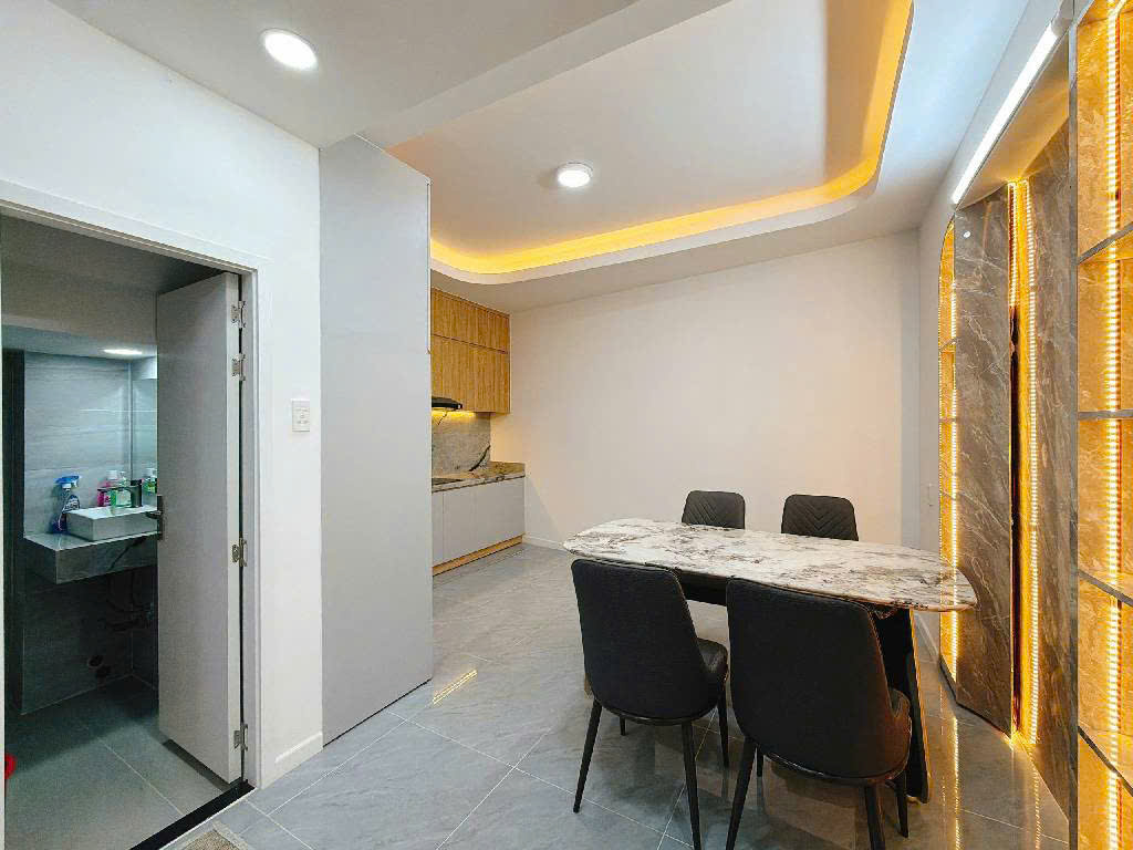 4 TÂNG - XE HƠI NGÚ TRONG NHÀ - KÊ BÊN PHÚ MỸ HƯNG - NHÀ MỚI VÀO Ở NGAY - Đ. NGUYỄN THỊ THẬP - F. 15998568